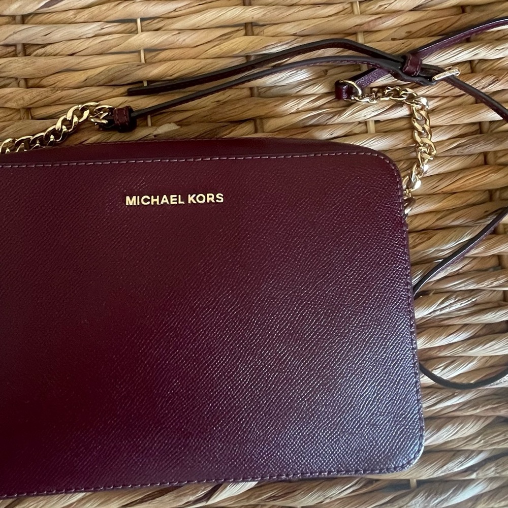 Michael Kors Jets Set Travel Large East West Crossbody in Cherry
